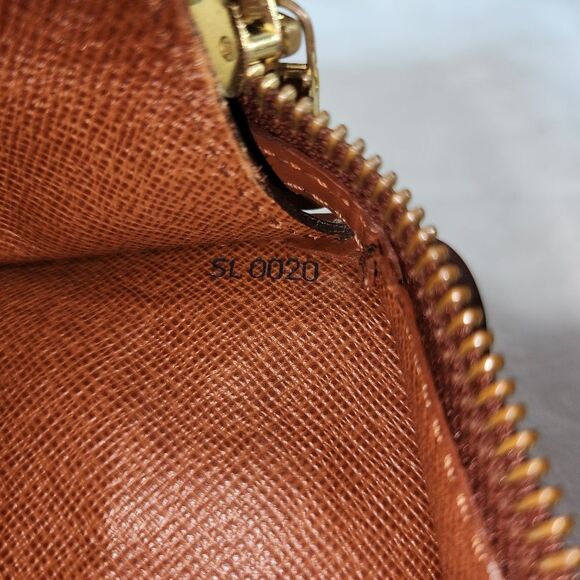 Authentic Louis Vuitton Monogram Toiletry Pouch with Dust Bag - Picture 17 of 17